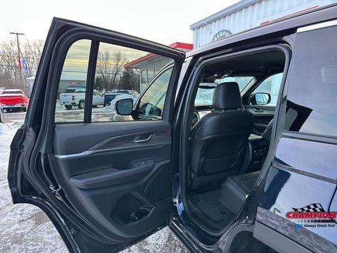 Used 2024 Jeep Grand Cherokee Limited image 21