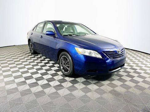 Used 2009 Toyota Camry LE image 2