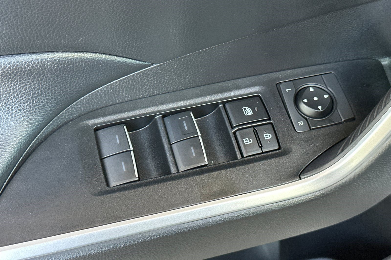 Used 2024 Toyota RAV4 XLE w/ Convenience Package FWD image 14