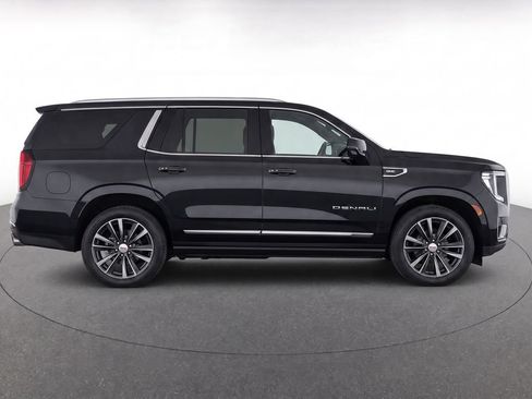 Used 2021 GMC Yukon Denali w/ Denali Premium Package AWD/4WD image 8