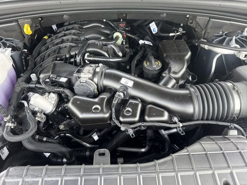 Used 2025 Jeep Grand Cherokee L Limited w/ Luxury Tech Group II image 34