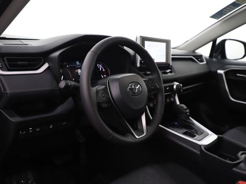 Used 2025 Toyota RAV4 XLE w/ Convenience Package image 17