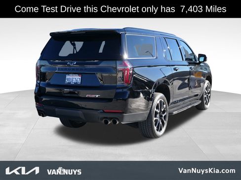 Used 2025 Chevrolet Suburban RST w/ Sun And Tow Package image 3