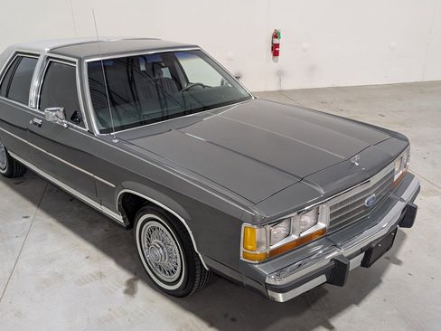 Used 1988 Ford LTD Crown Victoria RWD image 20