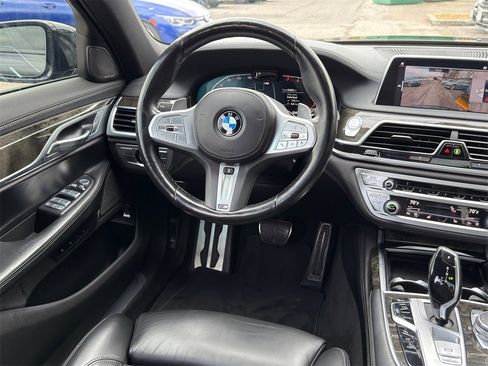 Used 2022 BMW 740i w/ M Sport Package image 27