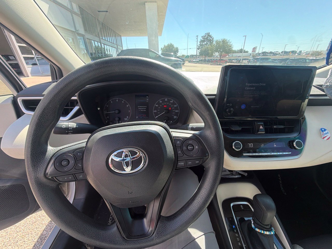 Used 2025 Toyota Corolla LE FWD image 10