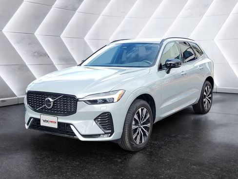Used 2025 Volvo XC60 B5 Core w/ Climate Package AWD/4WD image 3