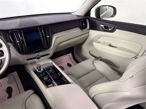 Used 2023 Volvo XC60 B5 Ultimate w/ Protection Package image 21
