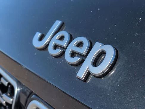 Used 2022 Jeep Grand Cherokee Summit AWD/4WD image 12