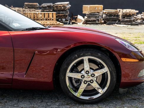 Used 2007 Chevrolet Corvette Coupe w/ Preferred Equipment Group RWD image 11