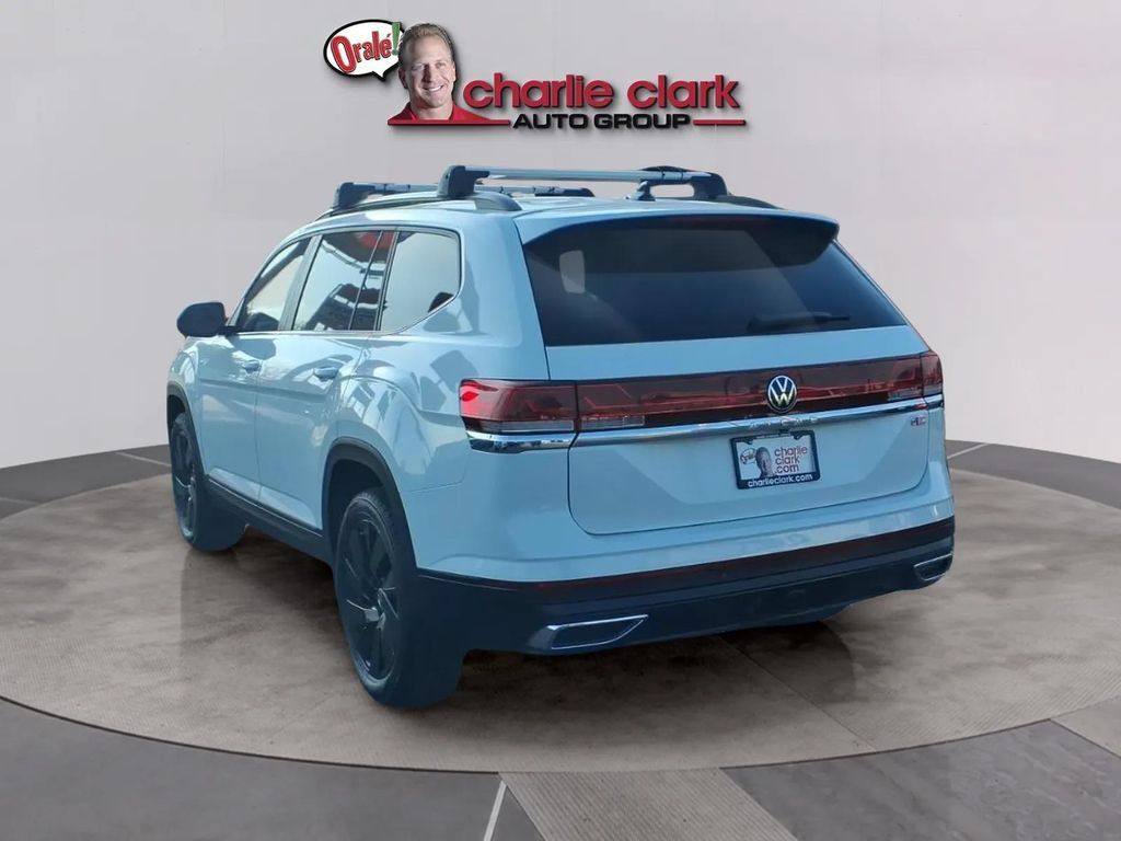 Used 2024 Volkswagen Atlas SE FWD image 3
