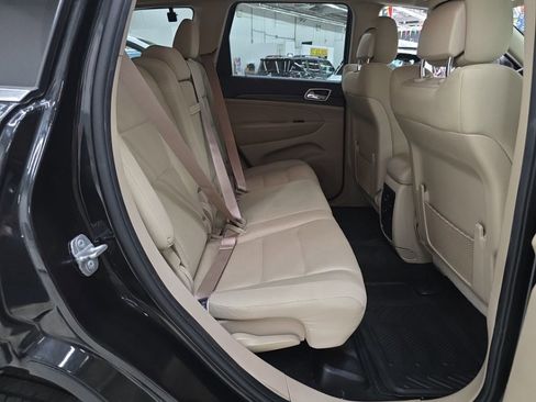Used 2014 Jeep Grand Cherokee Laredo w/ Quick Order Package 23E AWD/4WD image 9