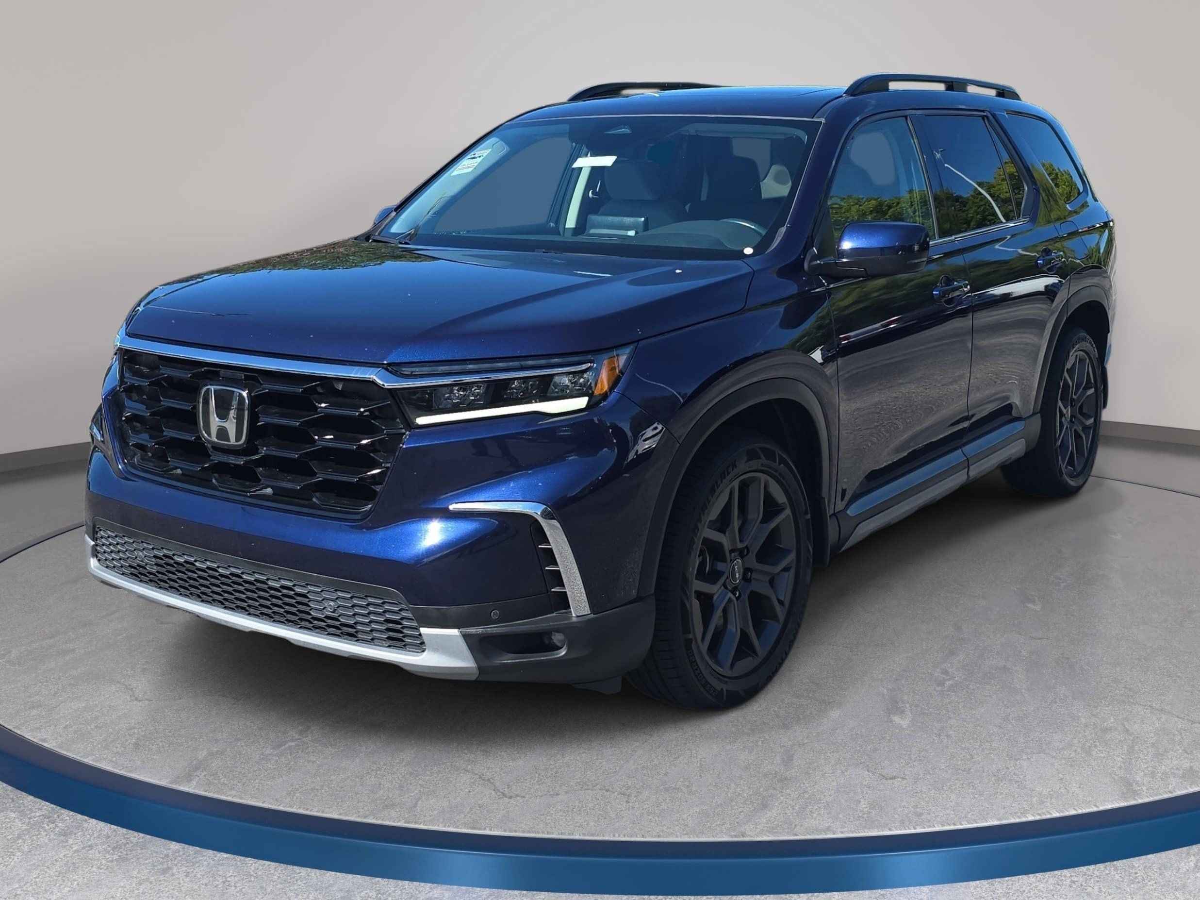 Used 2024 Honda Pilot Touring image 1