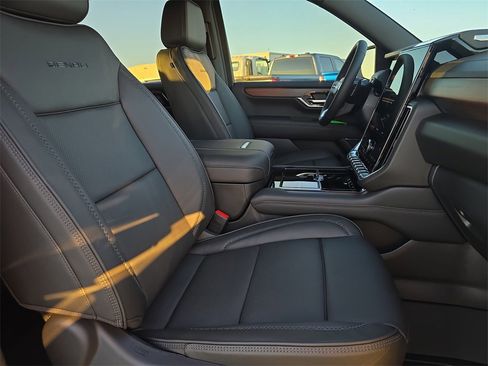 New 2026 GMC Yukon XL Denali w/ Sun & Power Step Package image 10