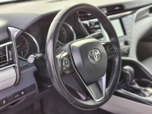 Used 2018 Toyota Camry SE image 19