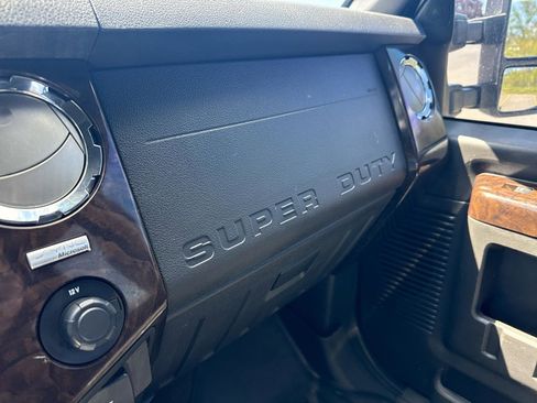 Used 2013 Ford F250 Platinum w/ Platinum Pkg AWD/4WD image 18