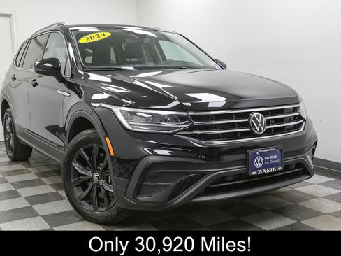 Certified 2024 Volkswagen Tiguan SE w/ Panoramic Sunroof Package AWD/4WD image 3