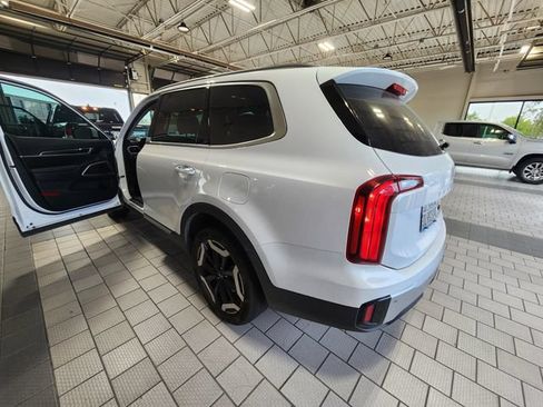 Used 2024 Kia Telluride S FWD image 6