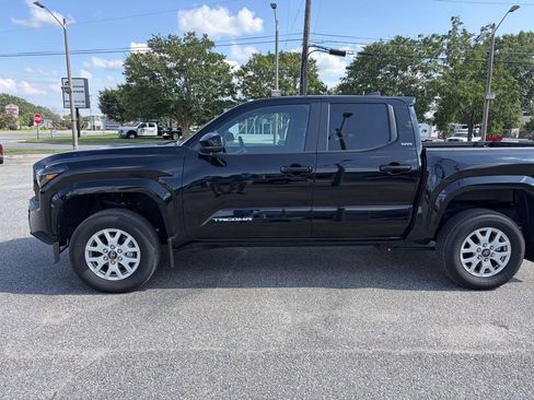 Certified 2024 Toyota Tacoma SR5 AWD/4WD image 4