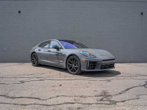 Certified 2025 Porsche Panamera 4 AWD/4WD image 9