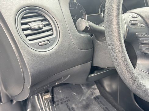 Used 2020 Nissan Pathfinder S image 16