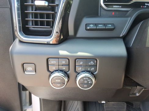 Used 2025 GMC Sierra 2500 Denali Ultimate AWD/4WD image 39