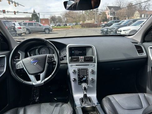 Used 2017 Volvo XC60 T6 Dynamic w/ Preferred Option Package image 19