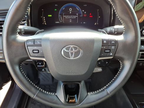 Used 2025 Toyota Camry SE FWD image 21