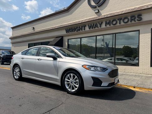 Used 2019 Ford Fusion SE FWD image 1