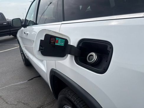 Used 2017 Jeep Grand Cherokee Limited AWD/4WD image 20