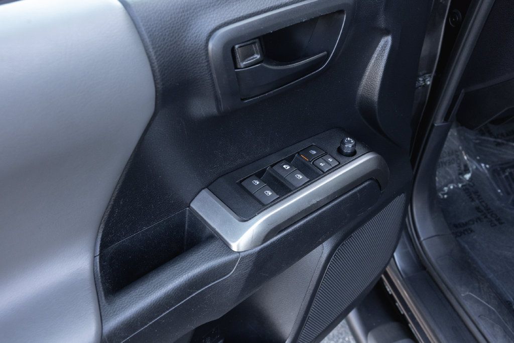 Used 2019 Toyota Tacoma SR5 RWD image 9