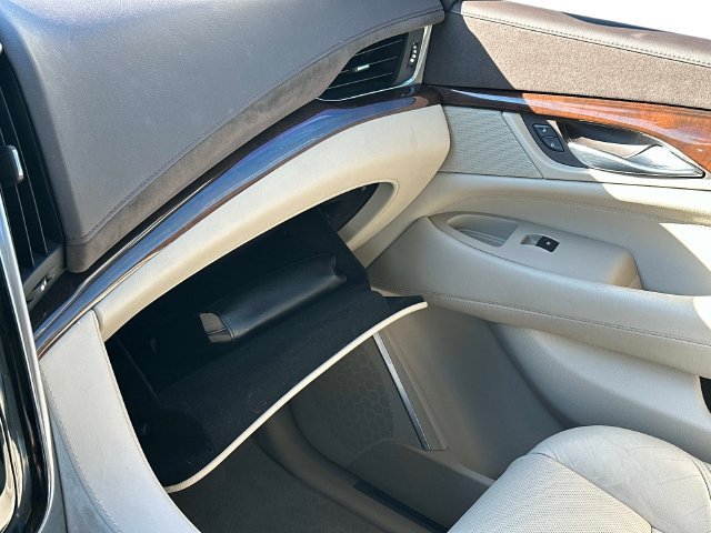 Used 2017 Cadillac Escalade ESV Luxury AWD/4WD image 33