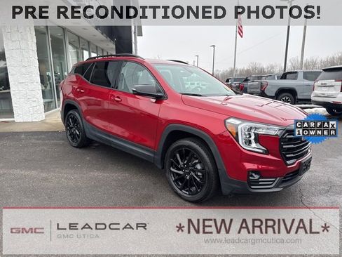 Used 2023 GMC Terrain SLT w/ Elevation Edition image 8