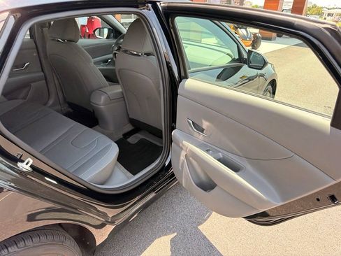 Used 2023 Hyundai Elantra SEL FWD image 15
