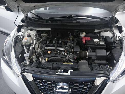 Used 2018 Nissan Kicks SR w/ Premium Package FWD image 12