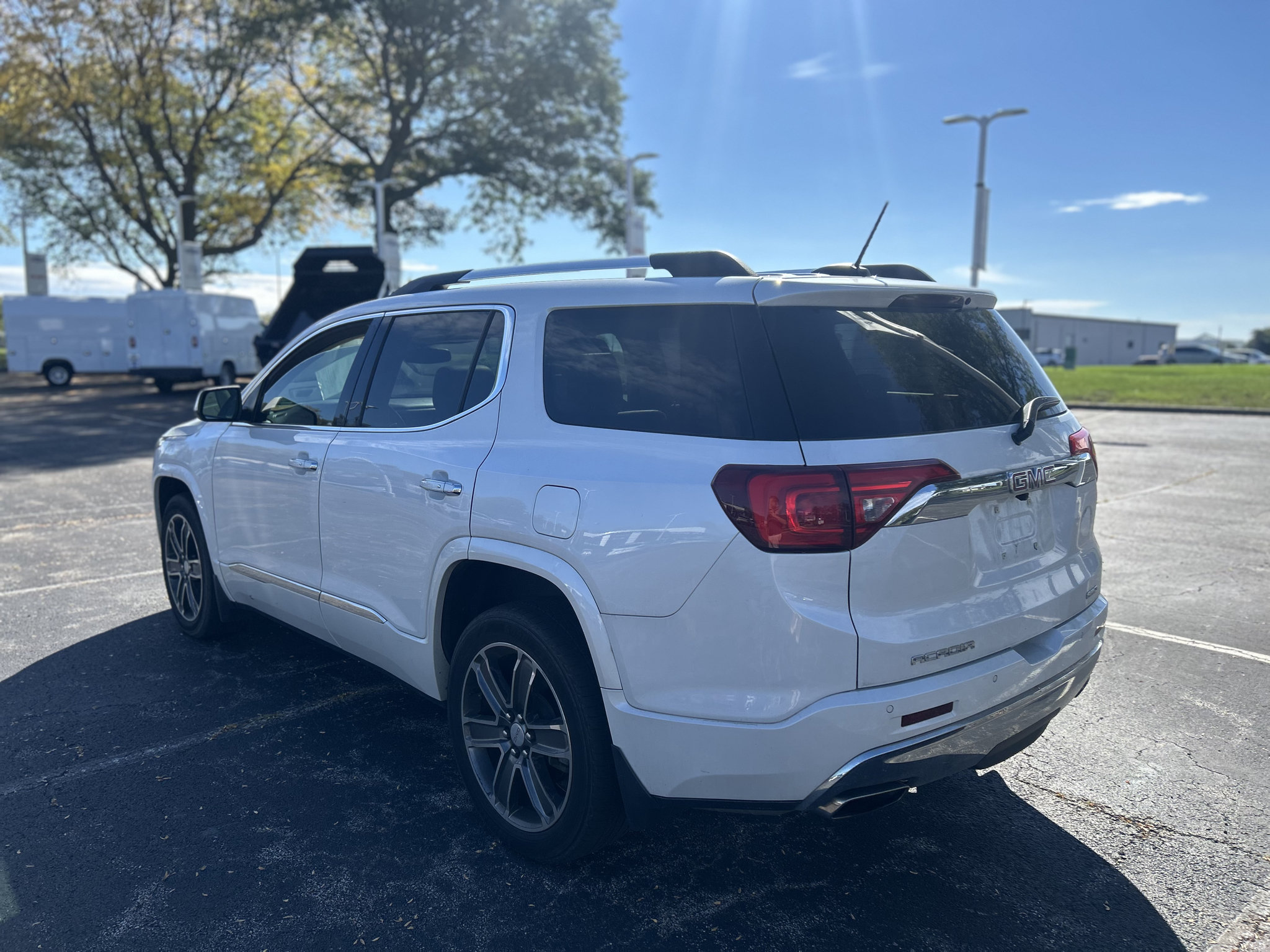 Used 2017 GMC Acadia Denali w/ Technology Package AWD/4WD image 5