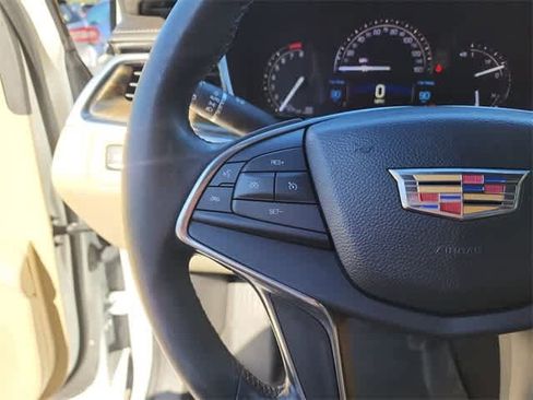 Used 2017 Cadillac XT5 FWD image 21