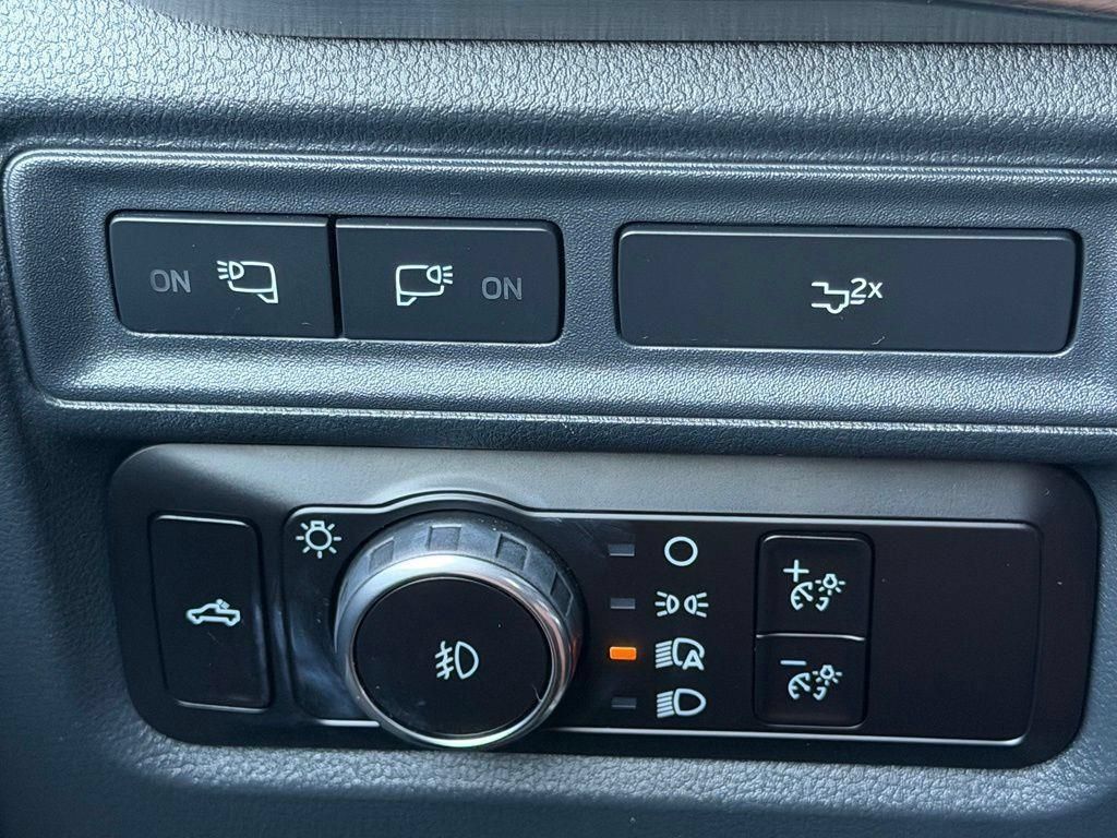 Used 2023 Ford F150 Lariat AWD/4WD image 25