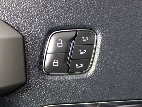 Used 2022 Ford F350 Lariat w/ Chrome Package image 21