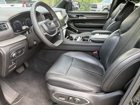 Used 2024 Jeep Wagoneer Series III AWD/4WD image 11