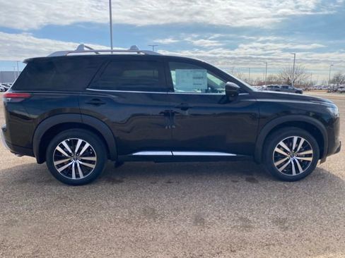 New 2025 Nissan Pathfinder Platinum w/ Cargo Package image 7