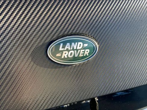 Used 2024 Land Rover Defender 90 X-Dynamic SE image 9