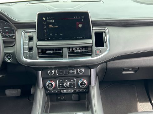 Certified 2021 GMC Yukon XL SLT w/ SLT Luxury Package AWD/4WD image 18