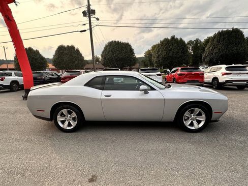 Used 2023 Dodge Challenger SXT image 4
