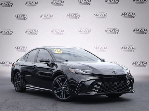 Used 2025 Toyota Camry XSE FWD image 2