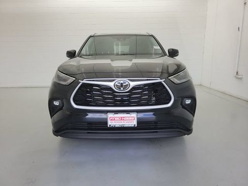 Used 2026 Toyota Highlander XLE AWD/4WD image 3