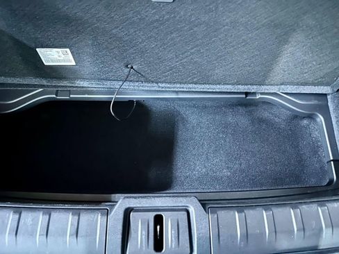 Used 2021 Porsche Taycan image 28