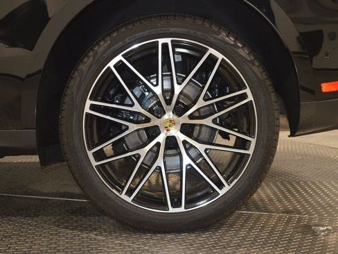 Certified 2025 Porsche Macan AWD/4WD image 14