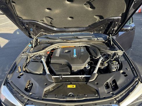 Used 2020 BMW 530e xDrive w/ Premium Package image 37