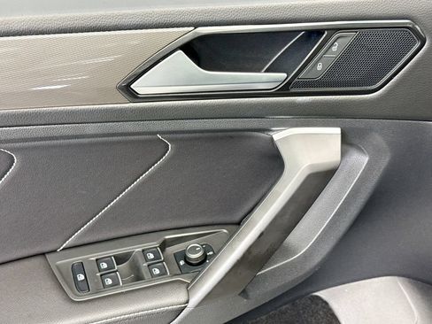 Used 2023 Volkswagen Tiguan SE w/ Panoramic Sunroof Package FWD image 22